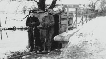 Provisorischer Postenpunkt der Grenzpolizei an einer der Allerbrücken in Weferlingen (Nähe Helmstedt) Winter 1951/52