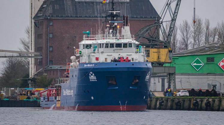 Gegen 15.45 Uhr fuhr das zukünftige Mittelmeer-Rettungsschiff "Sea Watch 5" in den Flensburger Hafen ein.