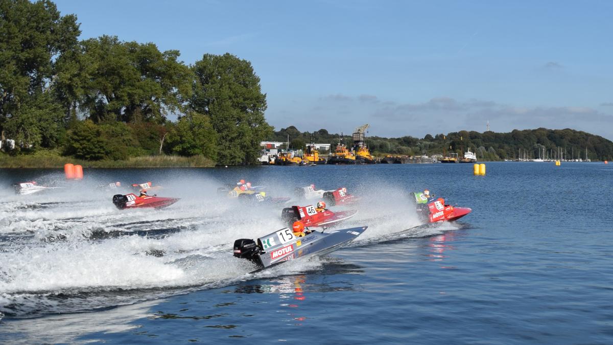 motorboot rennen znin