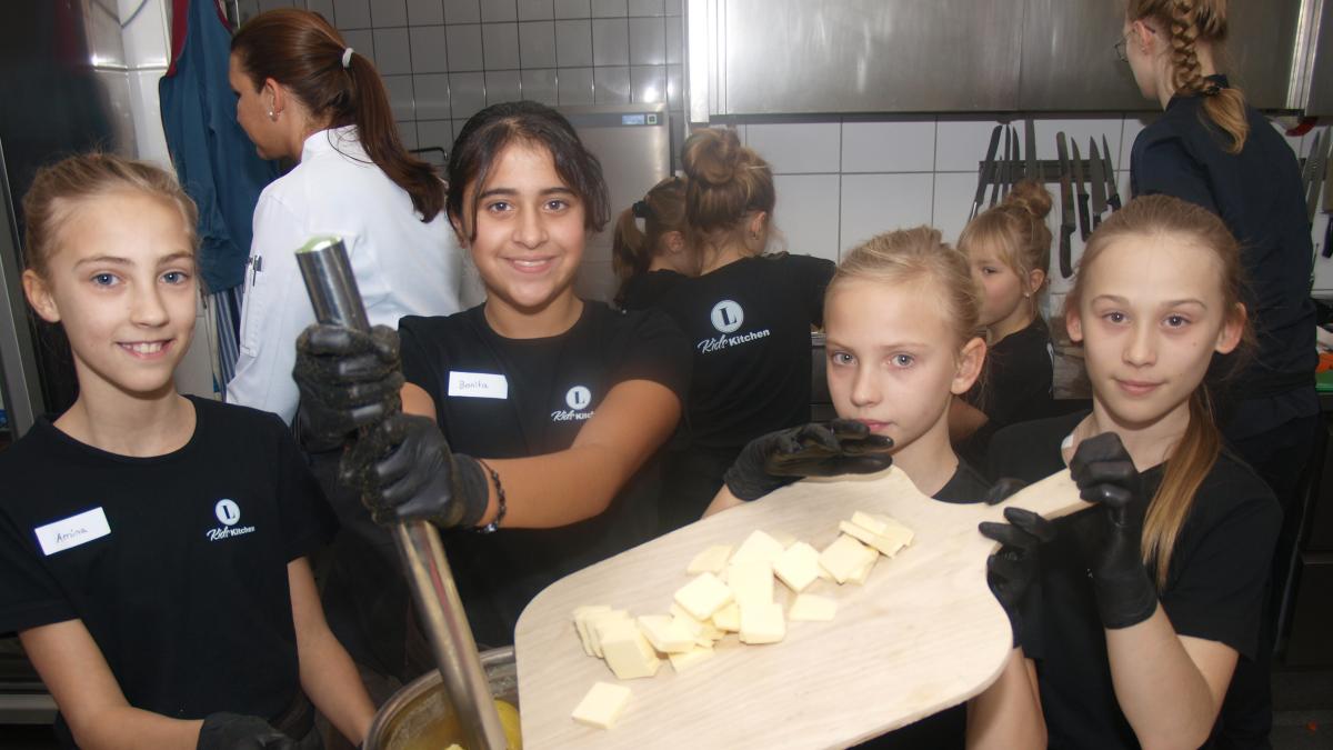 Hohenwestedt: Kinder kochen für guten Zweck im Landhaus | SHZ