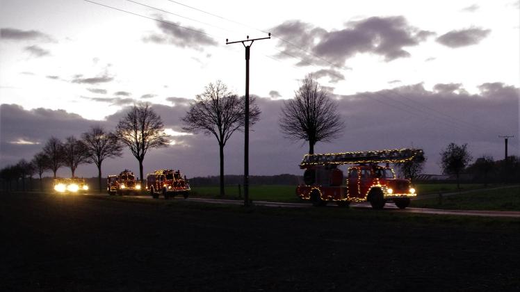 In Ueffeln und Balkum waren die Feuerwehr-Oldtimer unterwegs.