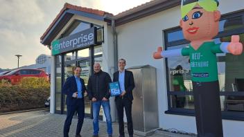 Sind stolz auf die Eröffnung der ersten Enterprise-Niederlassung in Schwerin: Benjamin Schäfer, Tino Groth und Finn Witt  (v.l.).