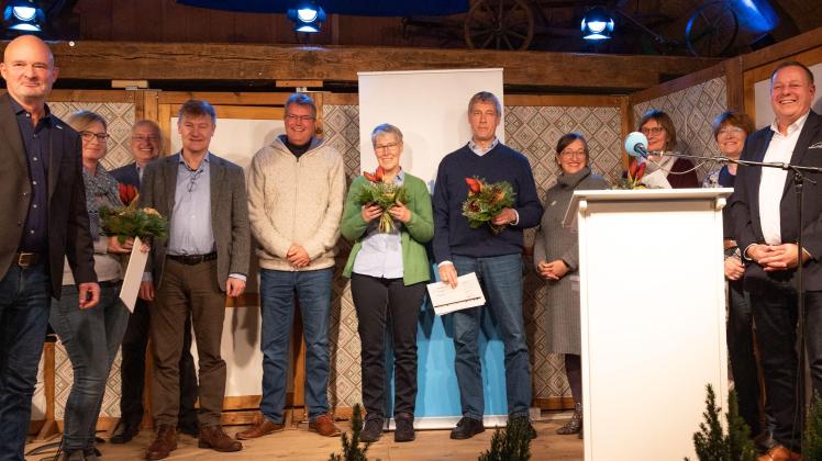 Die Gewinner und ihre Vorleser, links aussen Föhr Touristik Jochen Gemeinhardt, rechts aussen Frank Timpe Amrum Touristik