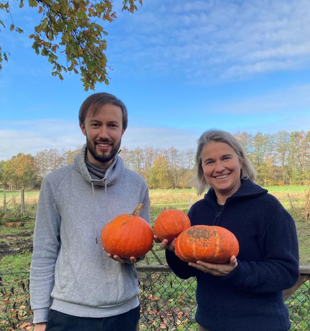 Redakteure Bastian Rabeneck und Julia Kuhlmann begeistern sich für Gemüseanbau und sind die Macher des Gartenpodcasts Querbeet.