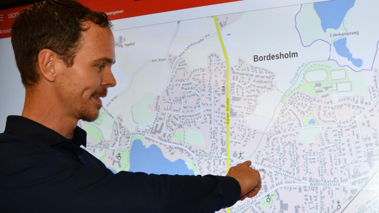 Arne Rohkohl war auf der Einwohnerversammlung der Fachmann. Er erläuterte, wie der Verkehr in Bordesholm anders geführt werden könnte.