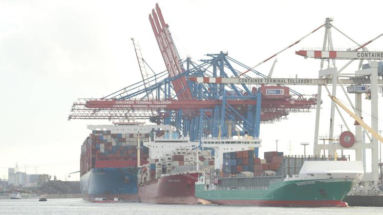 Das Container-Terminal Tollerort (CTT) in der Norderelbe. Die chinesischen Staatsreederei will COSCO sich am Container-