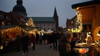 Am Donnerstagnachmittag ist der Harener Weihnachtsmarkt auf dem Martinusplatz vor dem Dom gestartet. 
