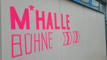 Wegen technischer Nachbesserungen bleibt die Spielstätte des Mecklenburgischen Staatstheaters, die M*Halle, für ein paar Tage geschlossen.