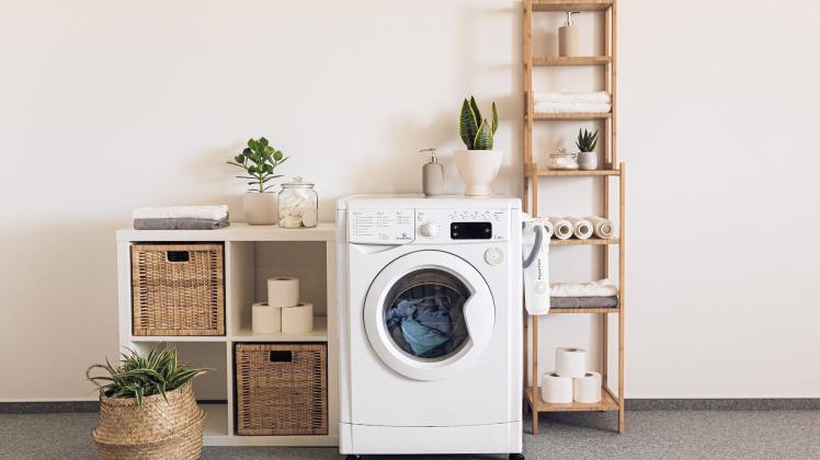 Auf einer Waschmaschine sind viele Knöpfe und Symbole: Aber was steht eigentlich wofür?