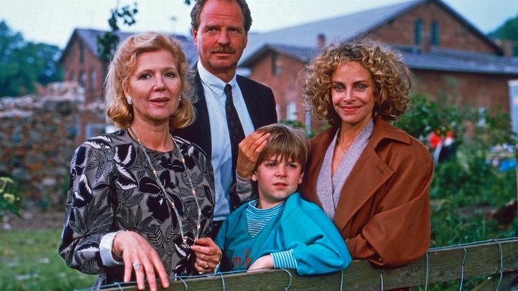 Das Erbe der Guldenburgs, Fernsehserie, Deutschland 1986 - 1988, Folge: Das gleiche Boot , Darsteller: Christiane Hörbig
