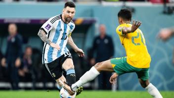221203 Lionel Messi of Argentina and Keanu Baccus of Australia during the FIFA World Cup, WM, Weltmeisterschaft, Fussba