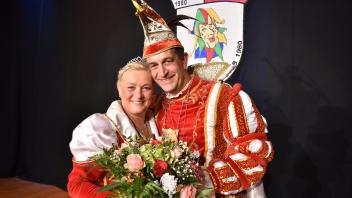 Sie haben nun ein Jahr die Spitzenposition der Narren in MV inne: Landesprinzenpaar Kristin I und Prinz Joachim I vom Rostocker Karneval Club. 