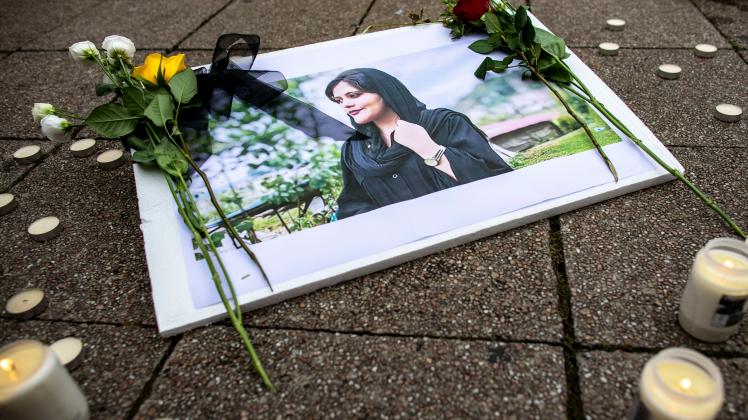 Solidaritätskundgebung nach dem der Tod der 22 Jahre alten Irane