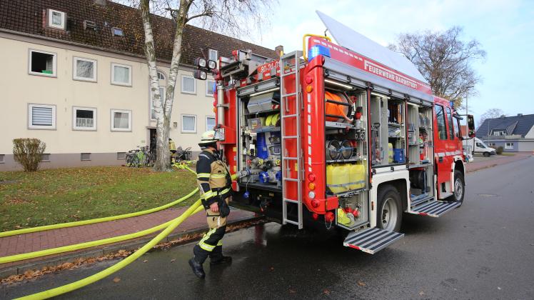 Zehn Kräfte der Barmstedter Feuerwehr waren am Sonntagvormittag am Nappenhorn im Einsatz. Dort piepte ein Rauchwarnmelder und Rauch stieg aus den Fenstern.