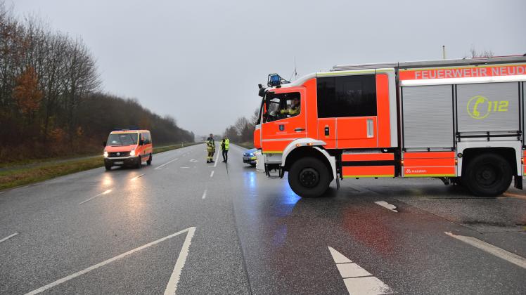 Unfall B76: Lkw-Fahrer Mit Lebensbedrohlichem Zustand In Klinik | SHZ