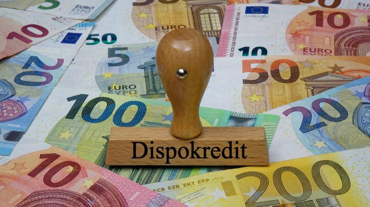 Stempel und Dispokredit Stempel und Dispokredit, 24.05.2021, Borkwalde, Brandenburg, Auf Geldscheinen steht ein Stempel