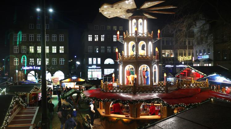 23.11.2022, Der Weihnachtsmarkt in Flensburg auf dem Südermarkt --- Foto STAUDT