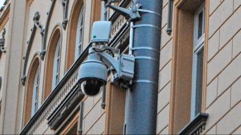 Seit 2018 bewachen Videokamera den Marienplatz.