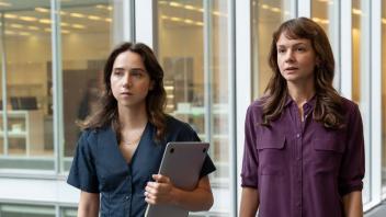 Megan Twohey (Carey Mulligan) und Jodi Kantor (Zoe Kazan) versuchen, die Weinstein-Affäre aufzuklären. „She Said“, ab Donnerstag neu im Kino. Foto: Universal Pictures.