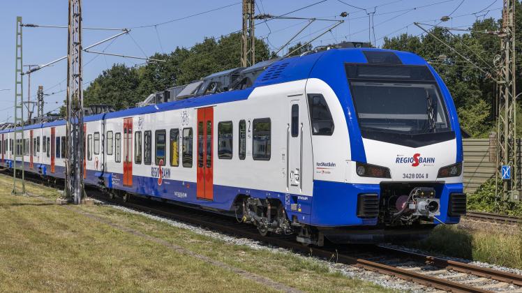 Ab dem Fahrplanwechsel am 11. Dezember in Bremen und umzu unterwegs: die neuen Fahrzeuge der Regio-S-Bahn-Bremen/Niedersachsen vom Typ Stadler Flirt 3 XL. 