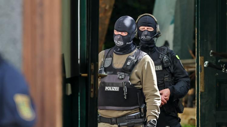 Niederbayern Warum Diese Razzia Nach Toten Greifvögeln So Brisant Ist Bayern Ermittelt Szde - 4ewyz9e