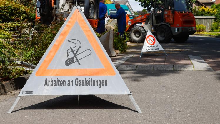 Bei Bauarbeiten an der Eschstraße in Bad Rothenfelde ist am Donnerstagmittag eine Gasleitung beschädigt worden. Foto: Michael Gründel