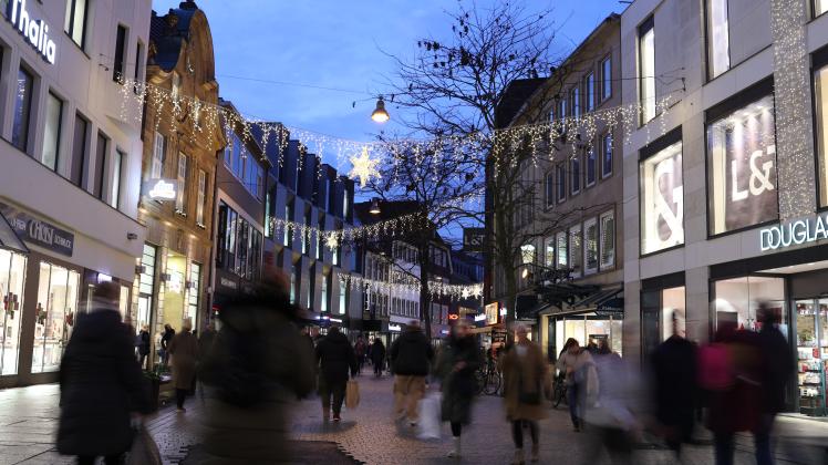 Gute Nachricht für Osnabrücker Händler: Die Menschen kommen wieder in die Stadt, um Weihnachtsgeschenke zu kaufen. 