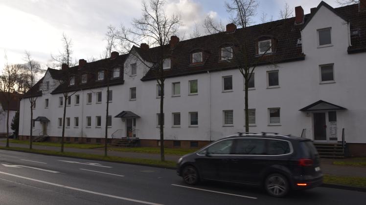 An der Düsternortstraße/Ecke Elbinger Straße sollen drei dieser größtenteils leerstehenden Wohnblöcke verkauft werden.   