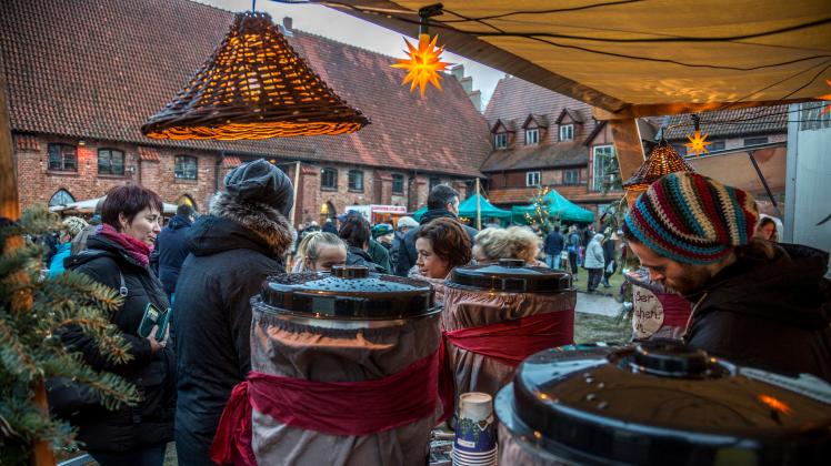 Adventsmarkt 2022 am Kloster Rühn startet mit Musik und mehr | SVZ