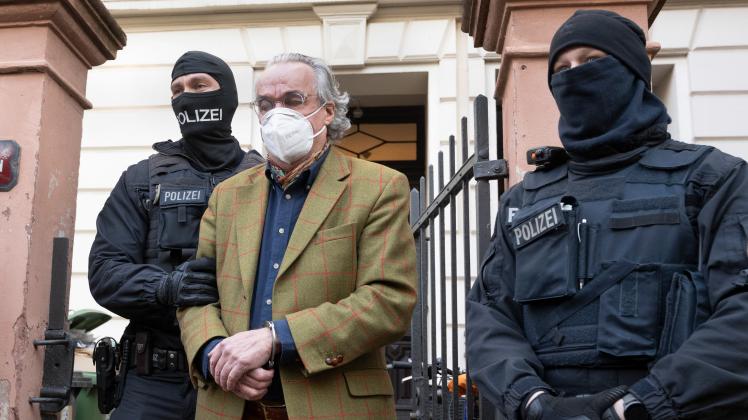 Eilmeldung Drei Mutmaßliche Reichsbürger Um Gruppe Reuß Bei Razzia Festgenommen Jetzt Reagieren - 3f1fw5v