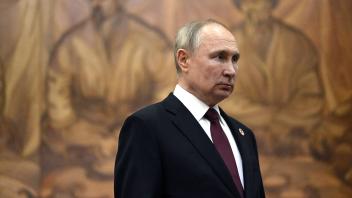 Kyrgyzstan EAEU Summit 8335893 09.12.2022 Russian President Vladimir Putin waits before a meeting with Armenian Prime Mi