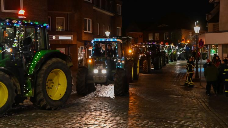 Wie auch im letzten Jahr, werden 70 toll geschmückte Fahrzeuge der Landwirte am Sonntag durch Oldenburg fahren.