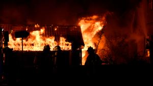 Das Großfeuer in Haselau. Es brennt ein Carport.