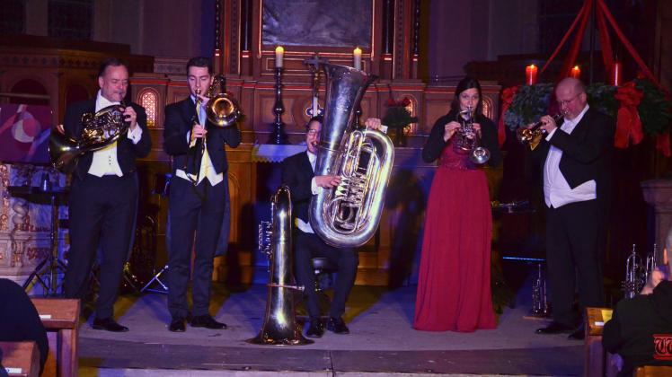 Das Quintett Harmonic Brass begeisterte die Gäste in der Martinikirche in Buer mit einem festlichen Konzert.