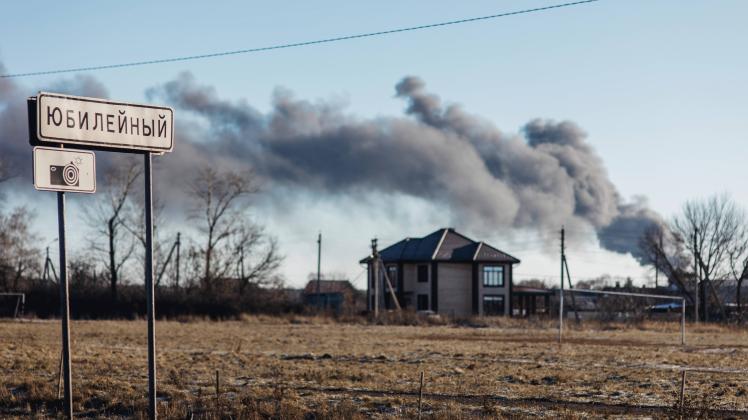 Russia Airport Oil Storage Tank Fire 8333695 06.12.2022 Fire smoke rises over an airfield. According to in the Kursk re