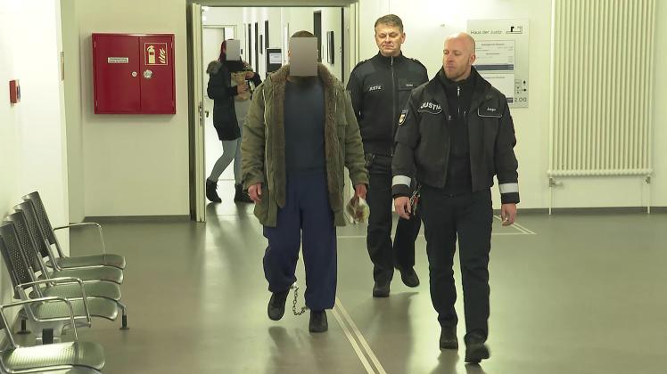 Geldautomaten in Mecklenburg-Vorpommern in die Luft gesprengt: Drei Angeklagte müssen sich vor Gericht verantworten – 185.000 Euro erbeutet