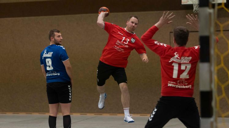 Handball, Landesliga, Männer:SG Teuto Handball - 26:25  TV Georgsmarienhütte 