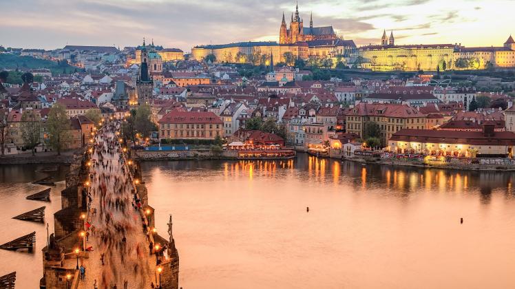 Prag ist bei Städtereisenden aus der ganze Welt beliebt. Kein Wunder bei diesen Aussichten.