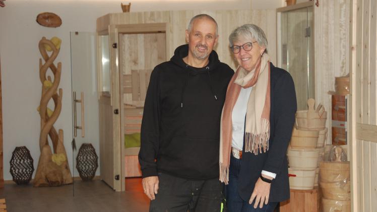 In ihren neuen Räumlichkeiten in der Königstraße bieten Dirk und Karin Röhling wieder zwei verschiedene Produkte an: Saunen und Fahrräder. 