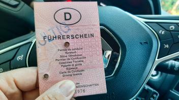 Alter Führerschein *** Old drivers license Copyright: xLobeca/RalfxHomburgx