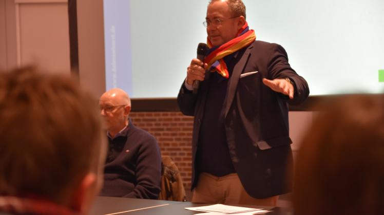 Markus Pragal, Erster Stadtrat, hat den Runden Tisch Kultur in der Markthalle anmoderiert