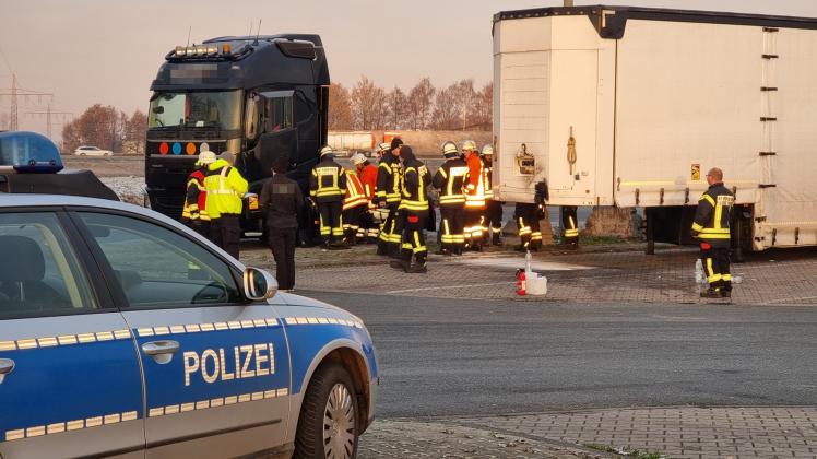 Auf einem Autohof in Neuenkirchen-Vörden geriet ein Lkw in Brand.