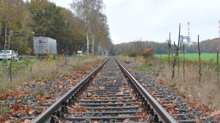 Auf den Gleisen zwischen Meppen und Essen, wie hier in Bokeloh, könnten auch wieder Personenzüge fahren.