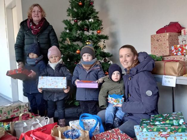 Jeder Hat Sein Weihnachtspckchen Zu Tragen