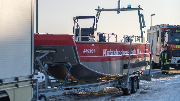 Das moderne und vielseitig verwendbare Mehrzweckboot wird bei der Freiwilligen Feuerwehr Warnemünde eingesetzt.