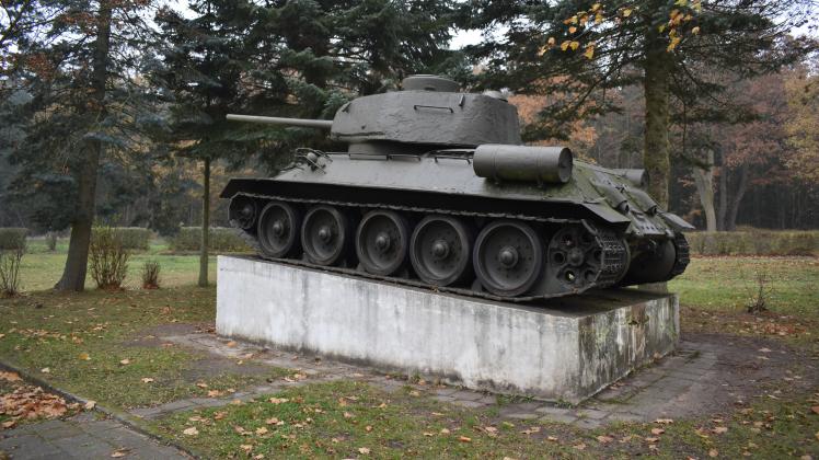 Ein russischer T34 auf Betonsockel: das letzte Panzer-Denkmal von Mecklenburg-Vorpommern in Lalendorf