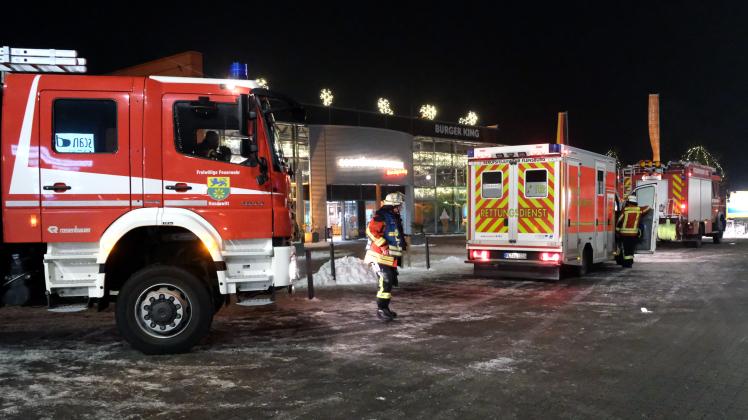 Vermutlich hatte heißer Wasserdampf bei Reinigungsarbeiten den Brandmelder ausgeöst.
Einkaufszentzraum am Skandinavienpark