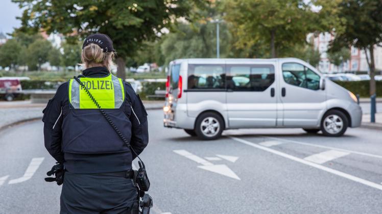 Schwerin Demo Polizei Sperrung