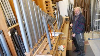 Joachim Kreienbrink ist quasi in den Werkstätten des elterlichen Betriebes aufgewachsen und kennt das majestätische Instrument aus dem Eff-Eff. 