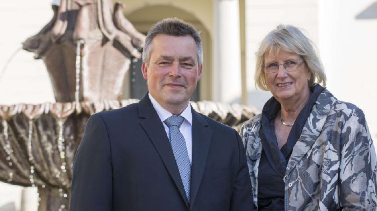 Bürgermeister Jörg Lembke und Bürgerworthalterin Hildegard Pontow